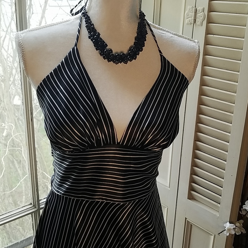 Gorgeous Black and White Deep-V Halter Dress